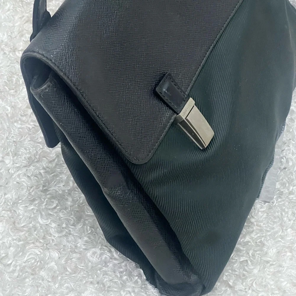 Louis Vuitton Black Fabric and Taiga Leather Saratov GM Messenger Bag